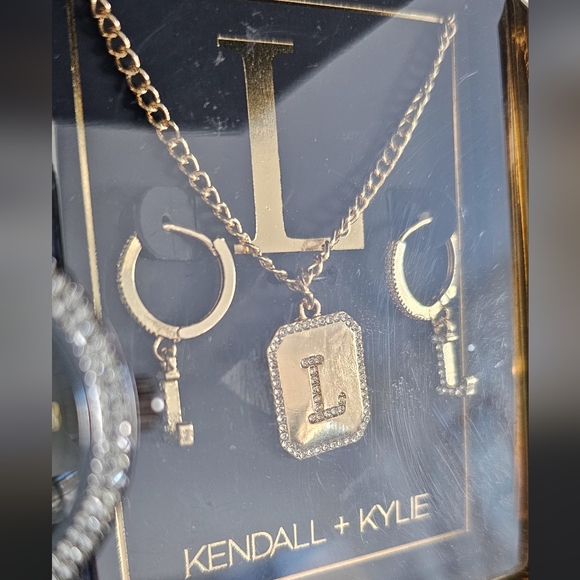 Kendall & Kylie Watch, necklace and earrings set 'L' BNIB - Picture 5 of 5